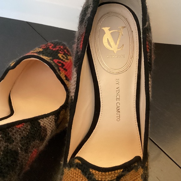 Vince Camuto Signature Tapestry pump - Picture 3 of 4